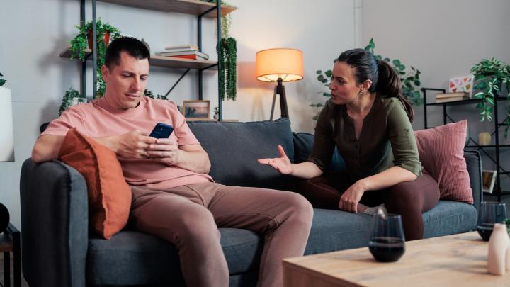 Phubbing partnera wiąże się z większym ryzykiem depresji poporodowej u kobiety
