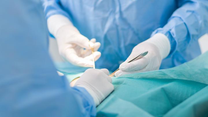 W Słupsku przeprowadzono pierwszą w Polsce operację wspomagającą leczenie choroby Alzheimera