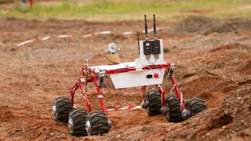 Łazik Next z Białegostoku podczas zawodów. Europejskie Zawody Łazików Marsjańskich - European Rover Challenge 2015 odbywają się 5 i 6 bm. w Regionalnym Centrum Naukowo-Technologicznym w Podzamczu koło Chęcin. Fot. PAP/ Michał Walczak 05.09.2015 