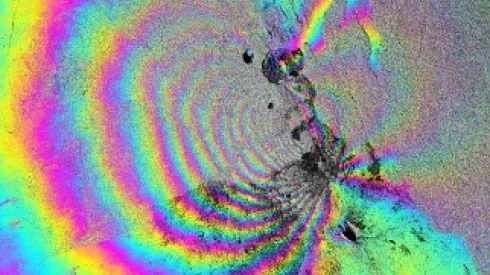 Interferogram - obraz wytworzony z radarowych danych satelitarnych, który służy do analizy deformacji terenu. Interferogram
wyznaczony z danych Europejskiej Agencji Kosmicznej. Źródło:  www.satim.pl 