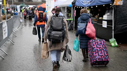 Medyka, 01.04.2022. Uchodźcy z Ukrainy przy polsko-ukraińskim przejściu granicznym (aldg) PAP/Darek Delmanowicz