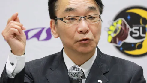 Sagamihara (Japonia) 2024.01.20. Hitoshi Kuninaka, szef Instytutu Nauk Kosmicznych i Astronautycznych JAXA na konferencji prasowej.