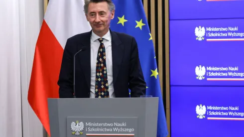 27.06.2024. Wiceminister Nauki Maciej Gdula na konferencji prasowej pod hasłem: Interpelacje poselskie do ministrów wygenerowane przez sztuczną inteligencję? Przedstawiamy system antyplagiatowy oraz apel do marszałka Sejmu, 27 bm. w siedzibie Ministerstwa Nauki i Szkolnictwa Wyższego w Warszawie. PAP/Albert Zawada