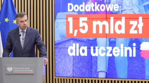 27.11.2024. Minister nauki Dariusz Wieczorek na konferencji prasowej nt. "Dodatkowe 1,5 mld zł dla polskich uczelni", 27 bm. w siedzibie Ministerstwa Nauki i Szkolnictwa Wyższego w Warszawie. PAP/Szymon Pulcyn