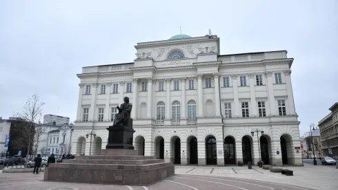 07.04.2021. Pałac Staszica w Warszawie, siedziba Polskiej Akademii Nauk. PAP/Radek Pietruszka