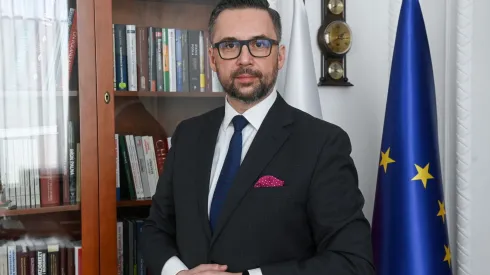 21.03.2025. Minister nauki i szkolnictwa wyższego Marcin Kulasek podczas wywiadu dla Polskiej Agencji Prasowej w siedzibie ministerstwa w Warszawie. PAP/Piotr Nowak