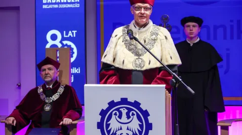 22.05.2025. Rektor Politechniki Śląskiej prof. Marek Pawełczyk na centralnych obchodach jubileuszu 80-lecia Politechniki Śląskiej, 22 bm. w auli Centrum Edukacyjno-Kongresowego PŚ w Gliwicach. PAP/Jarek Praszkiewicz