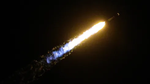 07.06.2025. Start rakiety Falcon 9 z satelitą SXM-10 na pokładzie z Centrum Kosmicznego im. Johna F. Kennedy’ego na przylądku Canaveral na Florydzie. PAP/Leszek Szymański