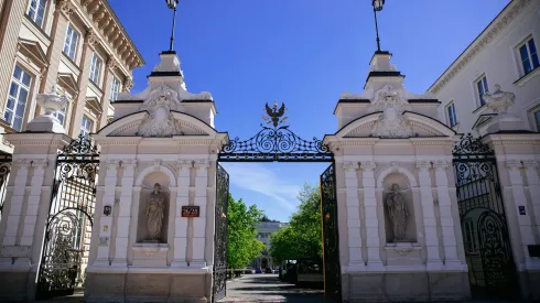 12.05.2021. Brama Główna Uniwersytetu Warszawskiego przy ul. Krakowskie Przedmieście w Warszawie.  PAP/Albert Zawada