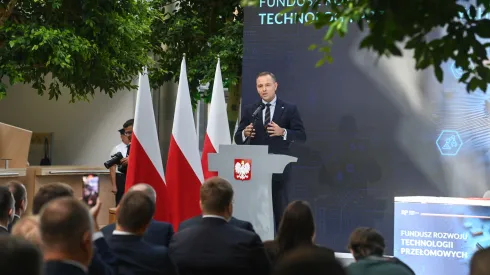 Warszawa, 29.08.2025. Prezydent Karol Nawrocki podczas przedstawiania założeń ustawy o Funduszu Rozwoju Technologii Przełomowych, w  Centrum Nowych Technologii UW w Warszawie, 29 bm. (ad) PAP/Piotr Nowak