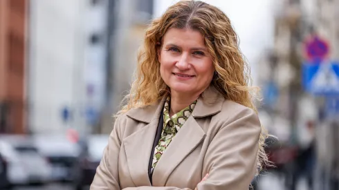 28.10.2025. P.o. dyrektor Instytutu Rozwoju Wsi i Rolnictwa Polskiej Akademii Nauk dr hab. Monika Stanny przed siedzibą Polskiej Agencji Prasowej w Warszawie, 27 bm. Monika Stanny była gościem Studia PAP. (jm) PAP/Albert Zawada