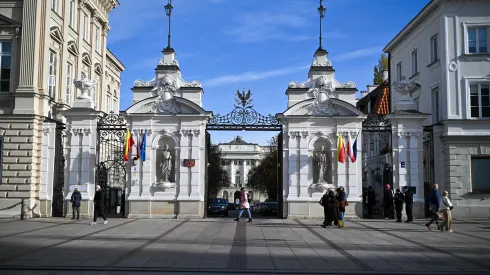 Warszawa, 05.11.2025. Brama Główna Uniwersytetu Warszawskiego. PAP/Przemysław Piątkowski