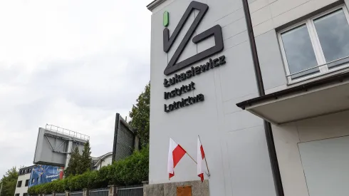 Warszawa, 08.08.2025. Budynek Sieci Badawczej Łukasiewicz – Instytut Lotnictwa. Fot. PAP/Albert Zawada