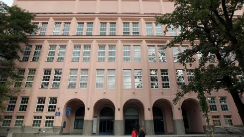 18.09.2013. Siedziba Szkoły Głównej Handlowej. PAP/Radek Pietruszka