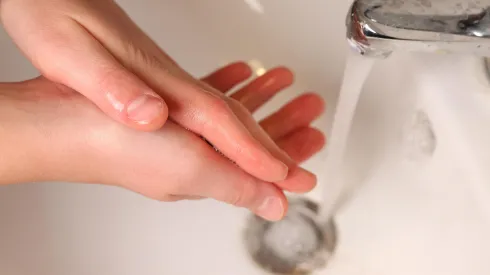 13.11.2024. Mycie rąk. PAP/Szymon Pulcyn