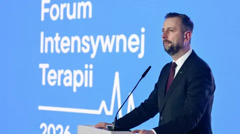 10.04.2026. Wicepremier, minister obrony narodowej Władysław Kosiniak-Kamysz podczas wystąpienia w trakcie konferencji „Forum Intensywnej Terapii 2026”, 10 bm. w auli Auditorium Maximum Uniwersytetu Jagiellońskiego w Krakowie. PAP/Art Service