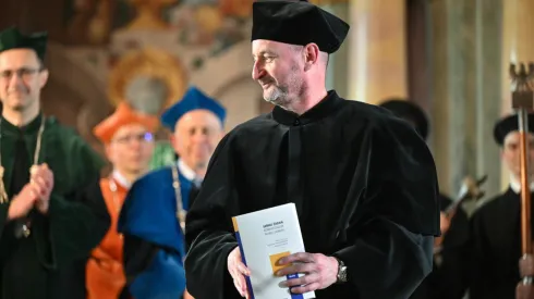 Wrocław, 22.05.2026. Laureat Medalu Wolności, ukraiński poeta i eseista Serhij Żadan podczas uroczystości nadania mu tytułu doktora honoris causa Uniwersytetu Wrocławskiego, 22 bm.  (ad) PAP/Maciej Kulczyński