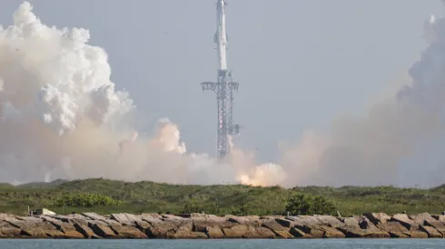 24.07.2026. Rakieta nośna Starship V3 firmy SpaceX startuje z bazy kosmicznej Starbase w pobliżu Boca Chica (USA). Fot.EPA/MICHAEL GONZALEZ. Dostawca PAP/EPA