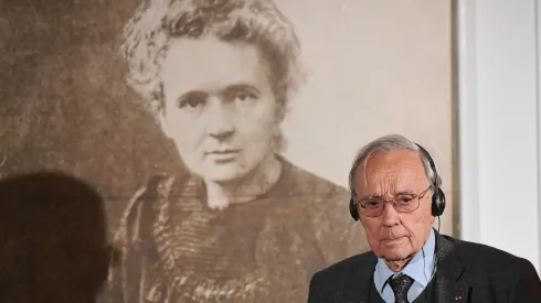 Warszawa, 26.10.2019. Biochemik, wnuk Marii Skłodowskiej-Curie, profesor Pierre Joliot podczas wizyty w warszawskim Muzeum Marii Skłodowskiej-Curie. PAP/Radek Pietruszka