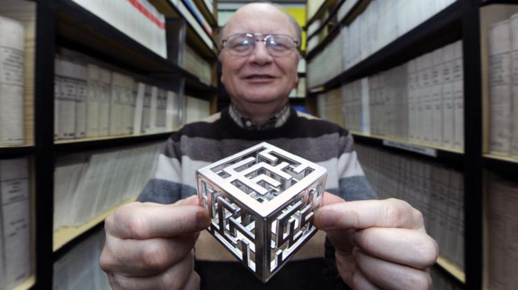 Makroskopowy przykład trójwymiarowych struktur Turinga przedstawia dr hab. Bogdan Nowakowski z Instytutu Chemii Fizycznej Polskiej Akademii Nauk w Warszawie. Źródło: IChF PAN, Grzegorz Krzyżewski