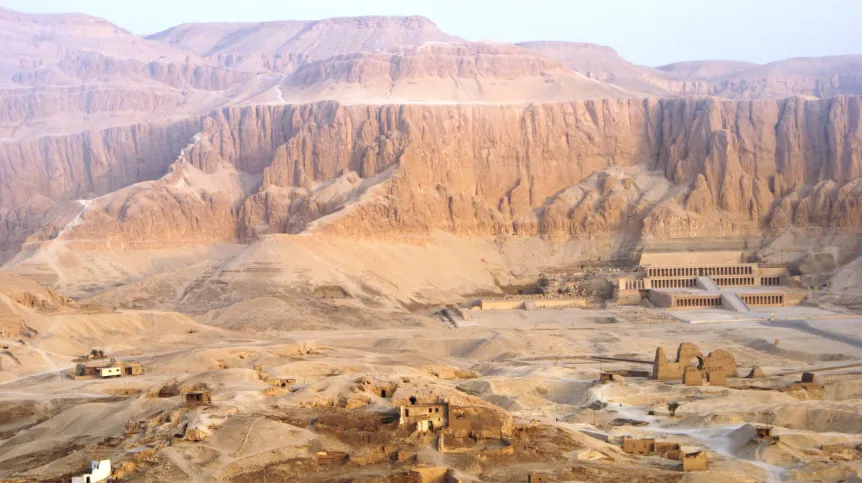 Polacy kontynuowali wykopaliska w kilku lokalizacjach wokół świątyni Hatszepsut. Fot. S. Zdziebłowski