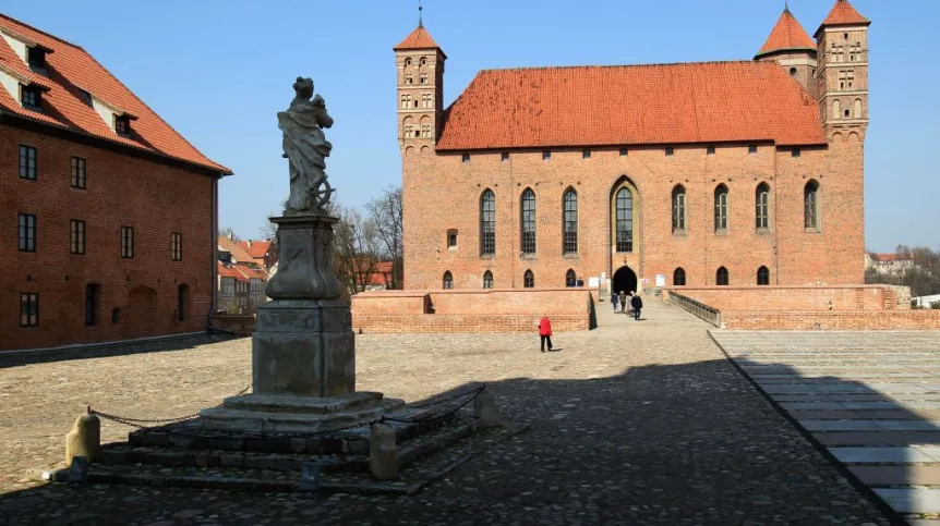 Zamek biskupów warmińskich w Lidzbarku Warmińskim. Fot. PAP/ Tomasz Waszczuk 28.03.2014