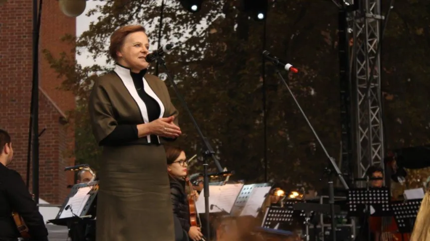 Dyrektor NID, prof. Małgorzata Rozbica przemawia w czasie inauguracji EDD w 2015 r. Fot. NID 