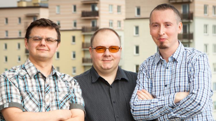 Trzej twórcy Dobrego Słownika: (od lewej) Sebastian Żurowski, Artur Czesak i Łukasz Szałkiewicz; archiwum prywatne. 