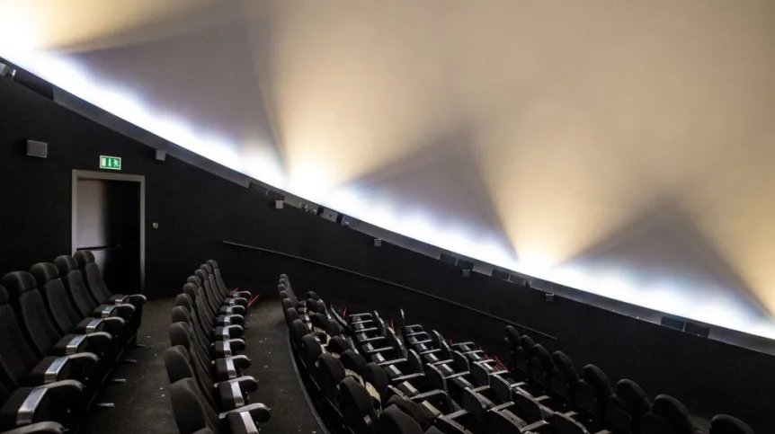 Wnętrze planetarium, w zrewitalizowanym budynku dawnej elektrowni EC1 Wschód w Łodzi. Fot. PAP/Grzegorz Michałowski 04.01.2016
