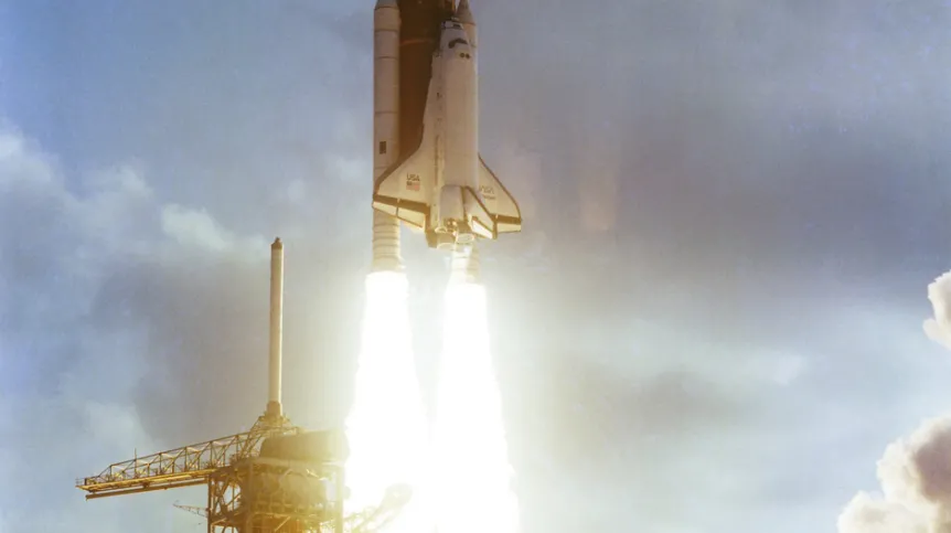 Start promu kosmicznego Challenger 18 czerwca 1983 r. Załoga po dowództwem Sally Ride z tej misji powrócila bezpiecznie. Źródło: NASA