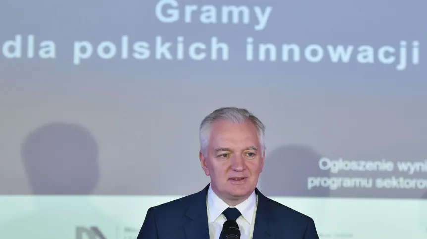 Wicepremier, minister nauki i szkolnictwa wyższego Jarosław Gowin podczas konferencji prasowej na której ogłoszono wyniki konkursu dla sektora gier wideo GameINN, 4 bm. w ramach inauguracji roku akademickiego Akademii Górniczo-Hutniczej w Krakowie. Fot. PAP/Jacek Bednarczyk 04.10.2017