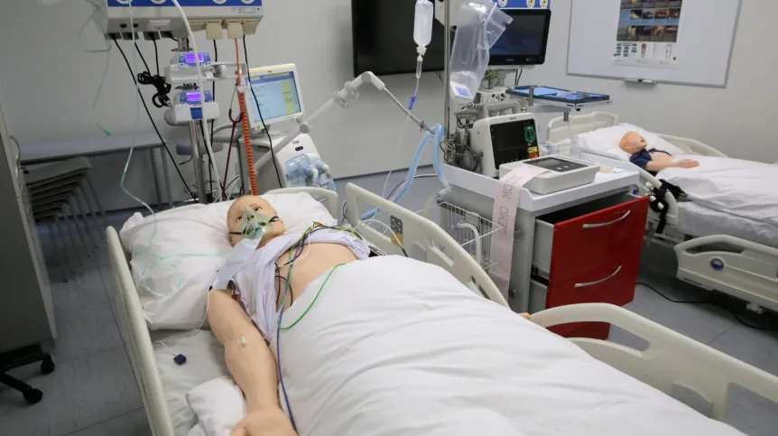 Otwarcie jednej z pracowni w Centrum Symulacji Medycznej przy Uniwersyteckim Szpitalu Klinicznym, 26 bm. w Olsztynie. Fot. PAP/Tomasz Waszczuk 26.10.2017