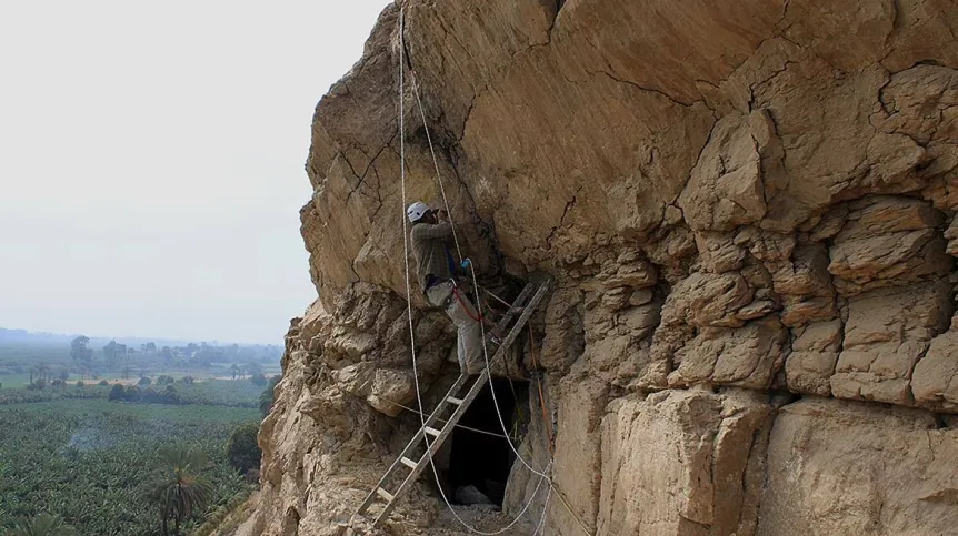 Naukowcy w czasie poszukiwań i dokumentacji inskrypcji hieroglificznych w Gebelein, fot. Gebelein Archaeological Project