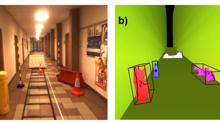Obraz otoczenia (a) oraz model komputerowy otoczenia wykorzystywany w systemie obrazowania dźwiękowego przeszkód dla niewidomych (b) (fot. Piotr Skulimowski)
