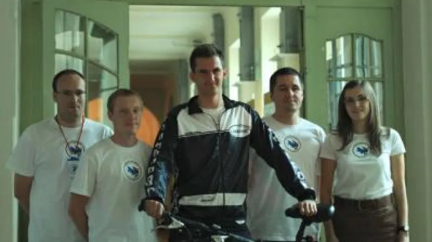 Uczestnicy wyprawy: Anna Kitowska (P), Szymon Belka (2P), Roman Bednarek (L), Kacper Kadłubiski (C) oraz Marek Klimowicz (2L). PAP/Roman Jocher