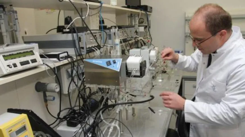 Laboratoria Jagiellońskiego Centrum Rozwoju Leków (JCET) otwarto w Krakowie. PAP/Jacek Bednarczyk