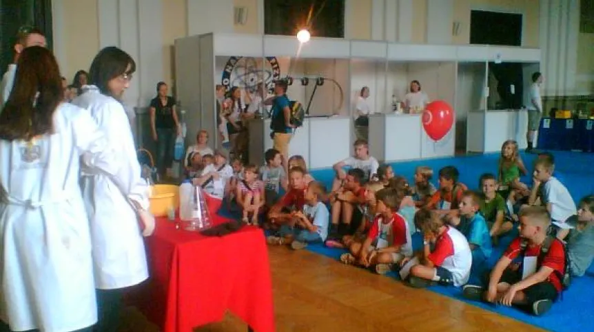 Naukowe Lato (2010) na Politechnice Warszawskiej. Foto. K.Olszewska/PAP