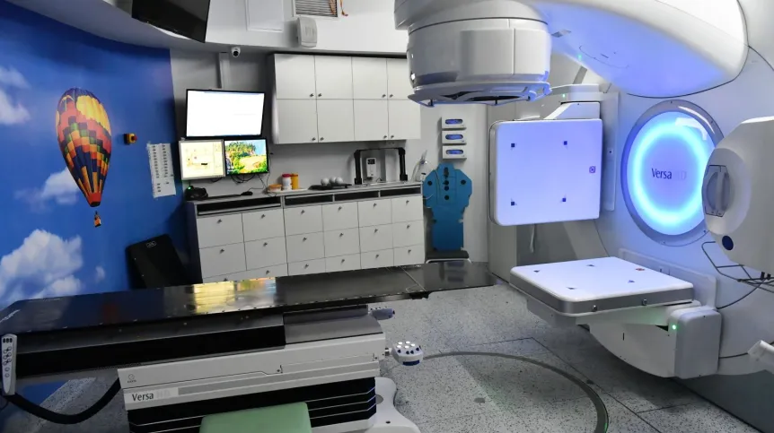W Centrum Onkologii-Instytut im. Marii Skłodowskiej-Curie odbyła się uroczystość otwarcia Centrum Radioterapii Nowotworów Wieku Dziecięcego. Nowotwory wieku dziecięcego stanowią drugą przyczynę zgonów wśród dzieci i młodzieży. Fot. PAP/Piotr Nowak 25.04.2019