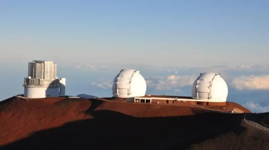Teleskopy Subaru oraz Keck I i Keck II na szczycie Mauna Kea. Autor: Milena Ratajczak. 