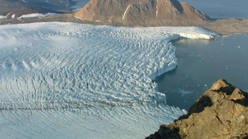 Norwegia, Svalbard. Lodowiec Hansbreen. Fot. J. Jania. Źródło: www.planetaziemia.pan.pl