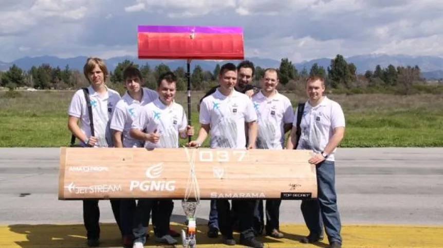 Zespół JetStream Team z Akademickiego Klubu Lotniczego Politechniki Wrocławskiej