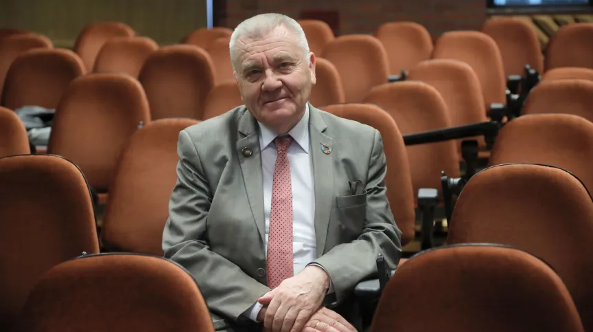 Prezes ERC Jean-Pierre Bourguignon podczas wywiadu udzielanego Polskiej Agencji Prasowej w Warszawie. PAP/Wojciech Olkuśnik