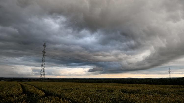 Burzowe chmury w okolicy miejscowości Orły. PAP/Darek Delmanowicz  Orły 23.06.2018. 