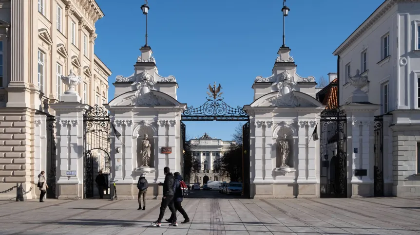 Warszawa, 07.02.2020. Brama Uniwersytetu Warszawskiego na Krakowskim Przedmieściu.