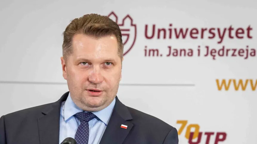 Minister edukacji i nauki Przemysław Czarnek podczas konferencji prasowej w Budynku Głównym Uniwersytetu Przyrodniczo-Technologicznego im. Jana i Jędrzeja Śniadeckich w Bydgoszczy, 27 bm. Konferencja dot. zmiany nazwy uczelni na Politechnikę Bydgoską. PAP/Tytus Żmijewski 27.05.2021