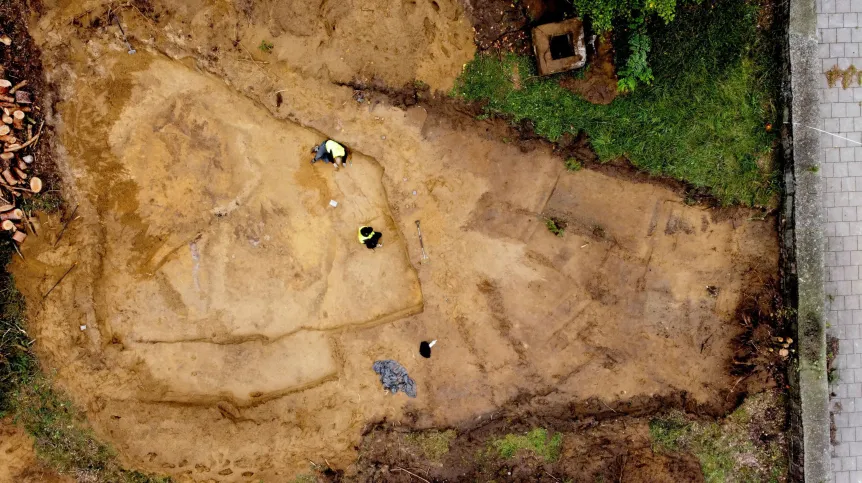 Badania archeologiczne na cmentarzysku Wzgórze Wisielców w Wolinie, 22 bm. To prawdopodobnie największe cmentarzysko wczesnośredniowieczne w północnej Europie. Naukowcy odkryli kilkanaście miejsc pochówków z X i XI w. Badania prowadzi IAE PAN. (sko) PAP/Marcin Bielecki