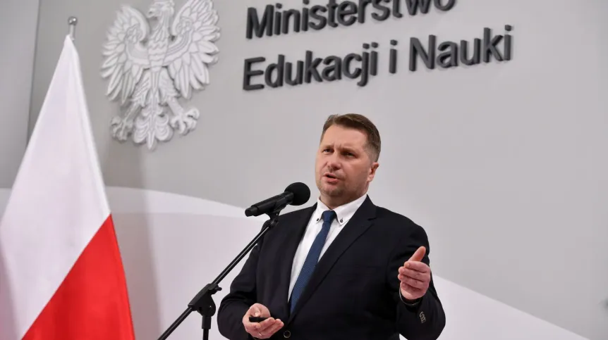 19.10.2021. Minister edukacji i nauki Przemysław Czarnek podczas konferencji prasowej w siedzibie resortu w Warszawie, 19 bm. Temat spotkania było podsumowanie najważniejszych działań rok po objęciu przez Przemysława Czarnka funkcji szefa MEiN. PAP/Piotr Nowak