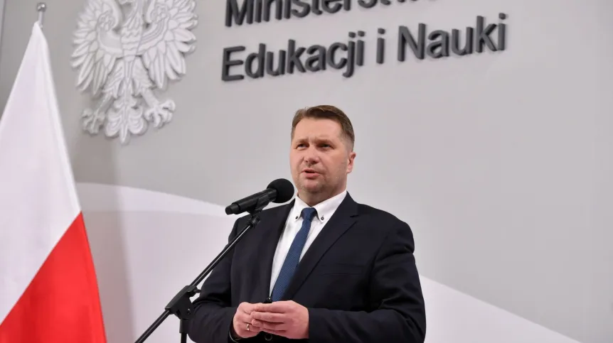 19.10.2021. Minister edukacji i nauki Przemysław Czarnek podczas konferencji prasowej w siedzibie resortu w Warszawie, 19 bm. Temat spotkania było podsumowanie najważniejszych działań rok po objęciu przez Przemysława Czarnka funkcji szefa MEiN. (jm) PAP/Piotr Nowak