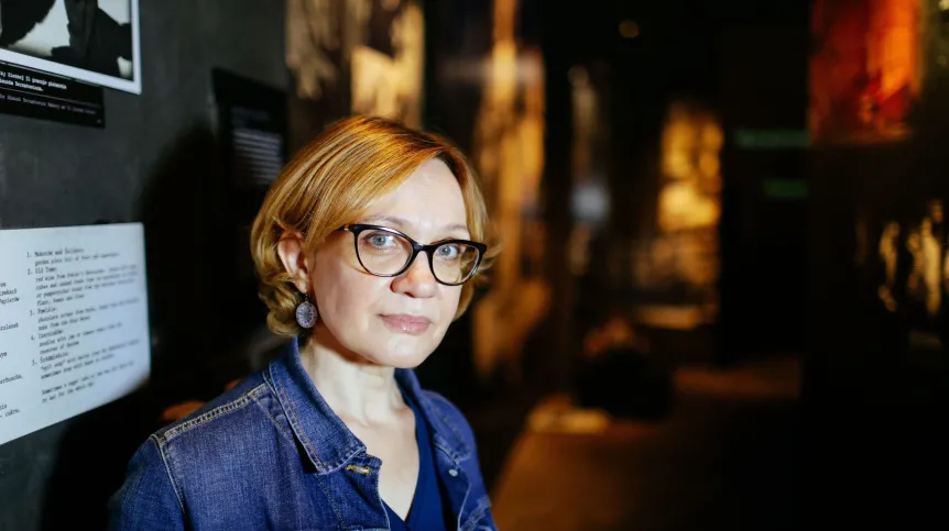 13.02.2022. Na zdjęciu z 28 stycznia br. dr Katarzyna Utracka, historyk z Muzeum Powstania Warszawskiego podczas wywiadu dla Polskiej Agencji Prasowej w Warszawie. PAP/Albert Zawada 