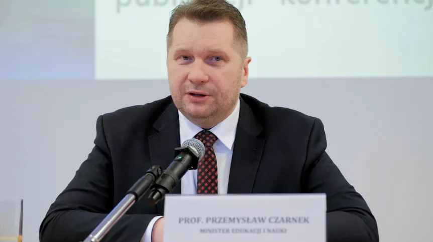 , 02.03.2022. Minister edukacji i nauki Przemysław Czarnek podczas konferencji prasowej podsumowującej rok działalności Uniwersyteckiego Centrum Badań Wolności Religijnej, 2 bm. na terenie kampusu Uniwersytetu Kardynała Stefana Wyszyńskiego w Warszawie. PAP/Mateusz Marek